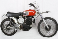 381-Bonhams_1971_Husky400